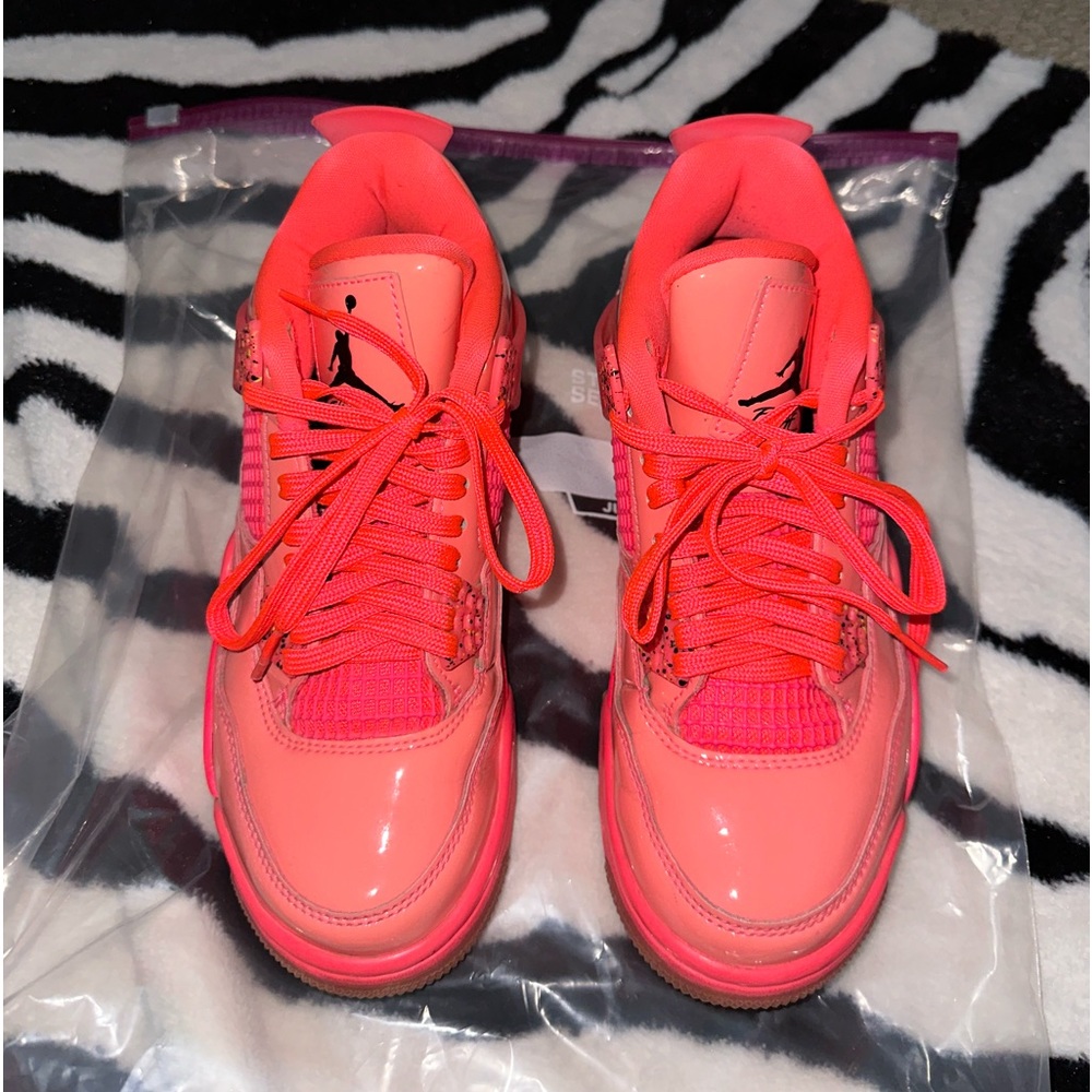 Air Jordan 4 Retro NRG “Hot Punch”